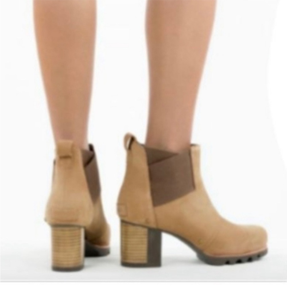 Sorel Addington Chelsea Boot in Beach Nubuck Leather